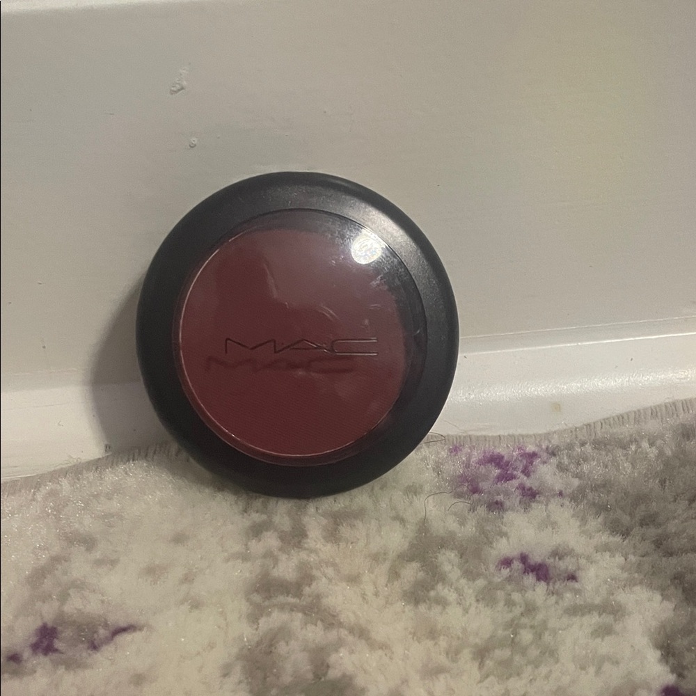 MAC Cosmetics eyeshadow in Rich Burgundy